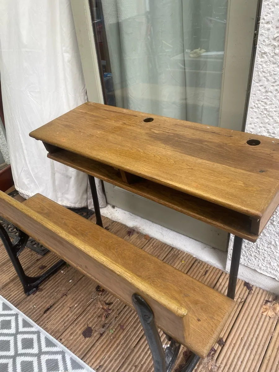 Traditional old school desk - Image 3