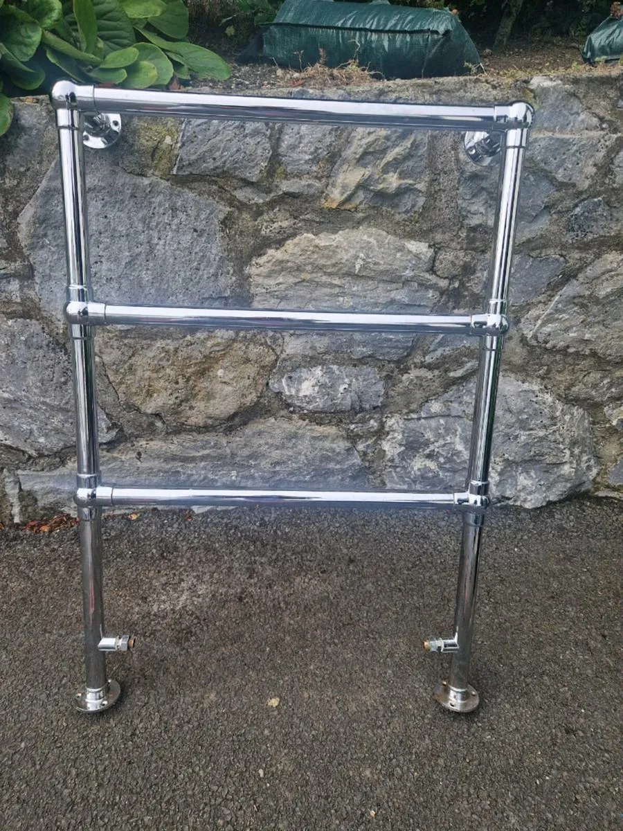 Traditional heated towel rail - Image 1