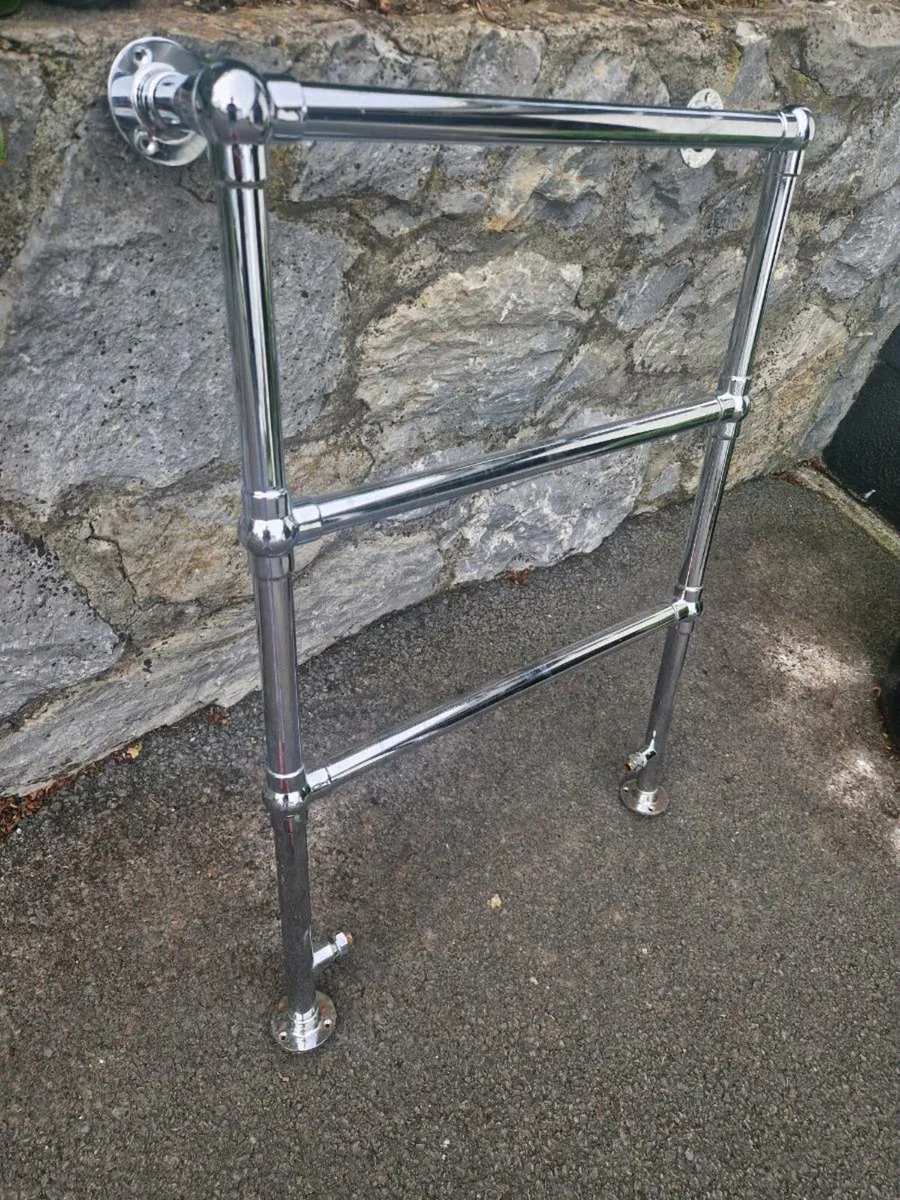 Traditional heated towel rail - Image 3