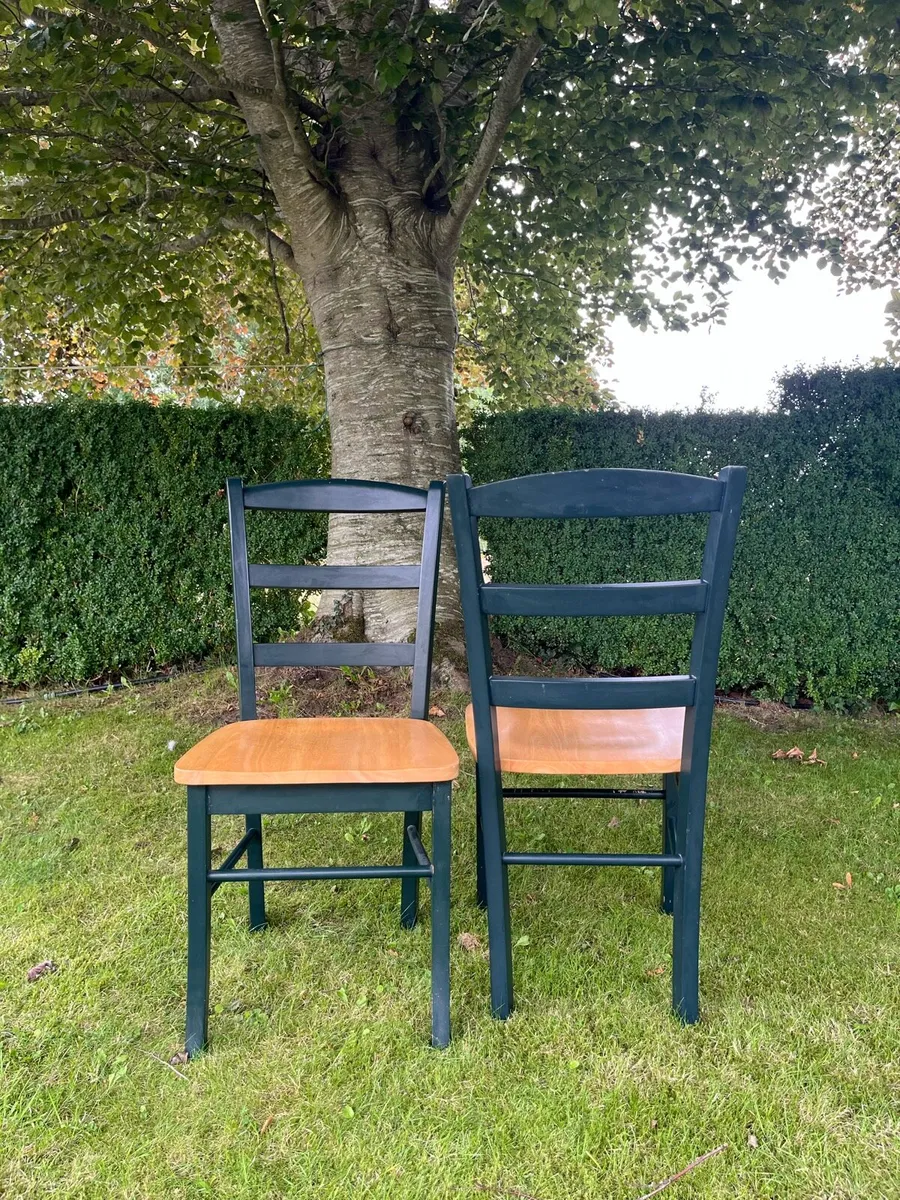 2 wooden chairs - Image 1