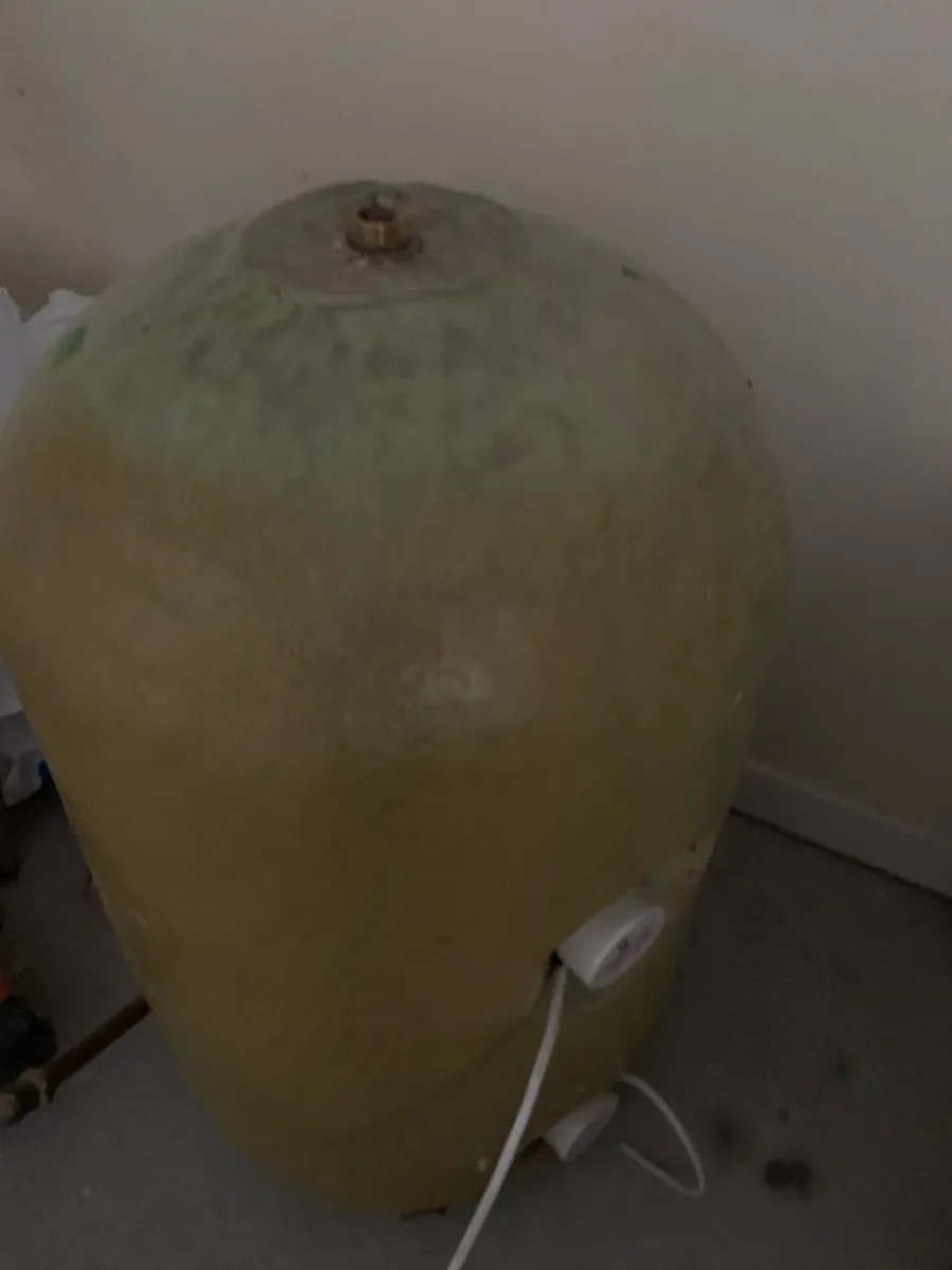 Insulated water tank