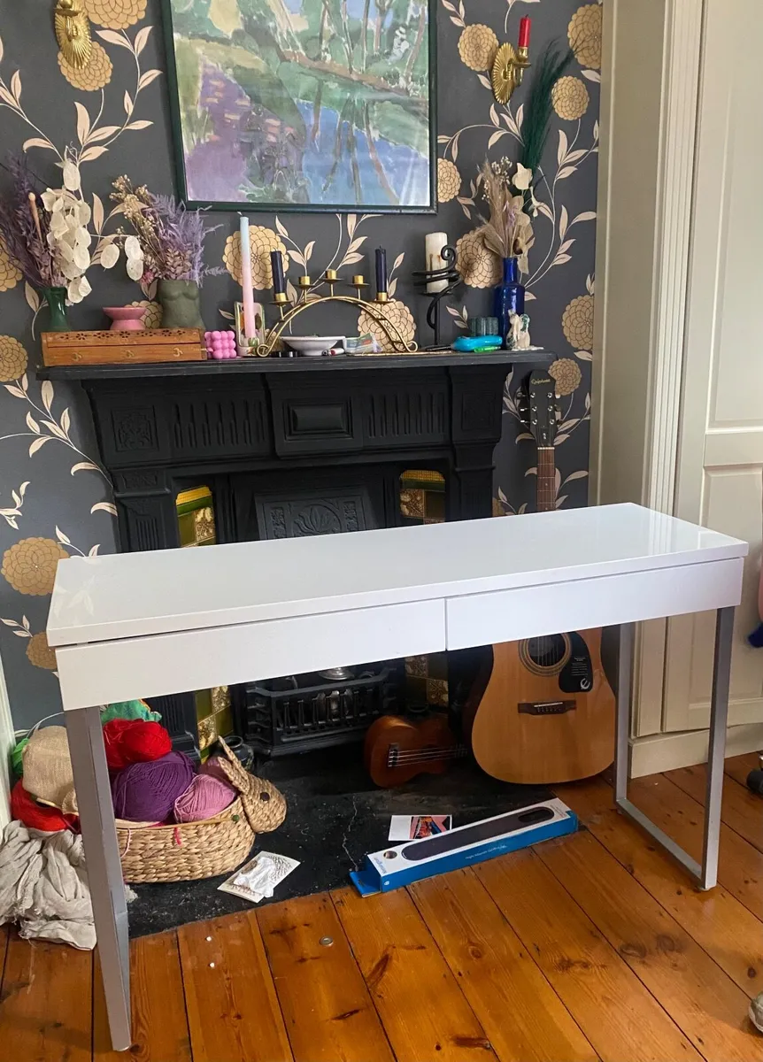White Desk - Image 3