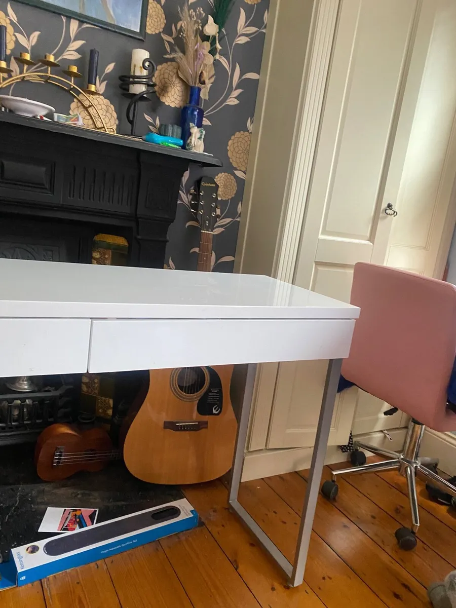 White Desk - Image 4