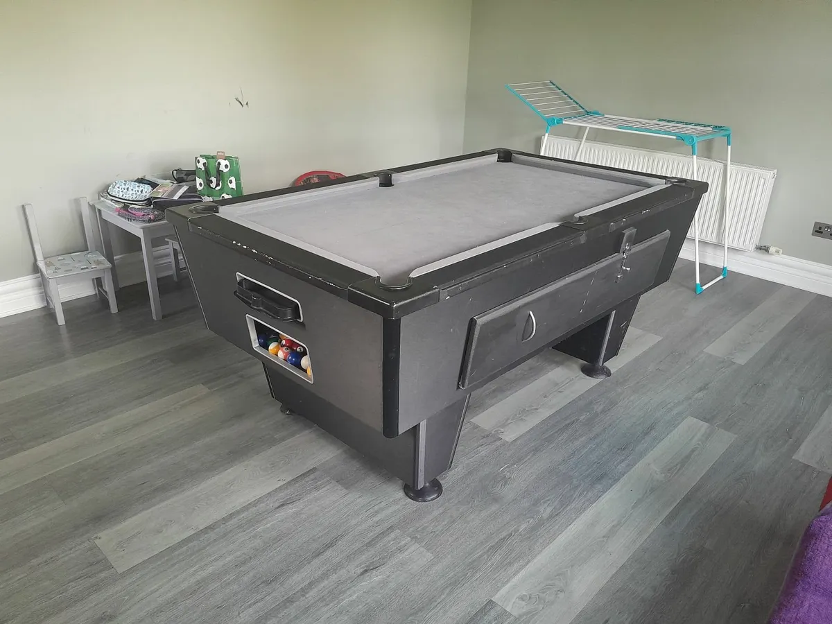 Pool table - Image 2