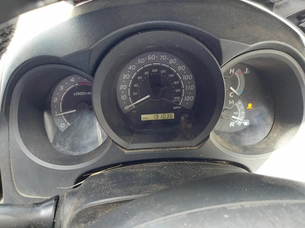 Toyota Hilux 2009 - Image 4