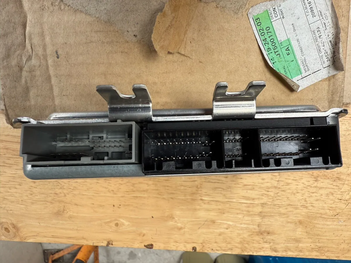 Land Rover air suspension module - Image 2