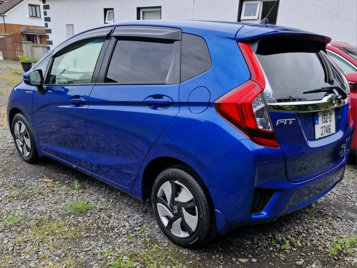 Honda Fit 1.5 Hybrid Automatic - Image 3