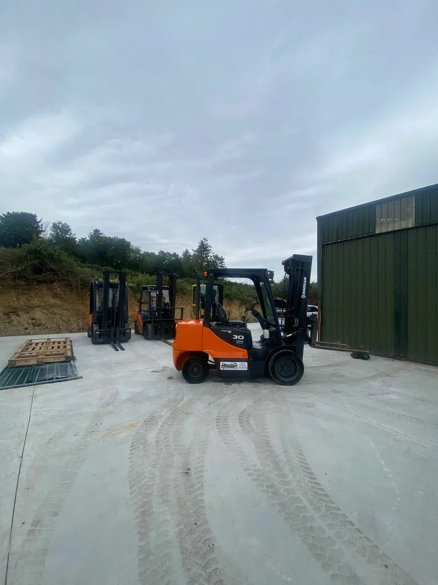 Doosan forklift - Image 2