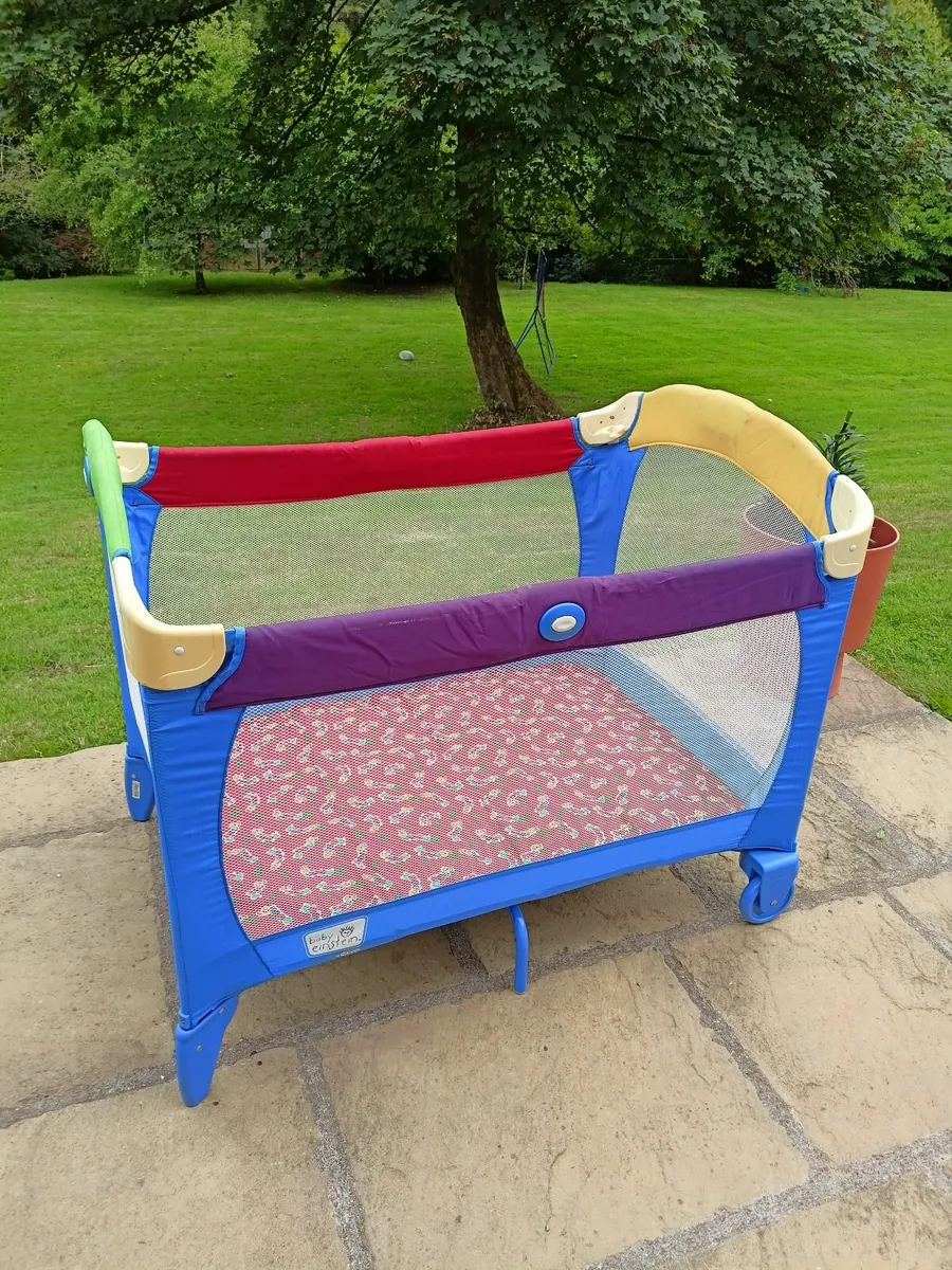 Baby travel cots - Image 1