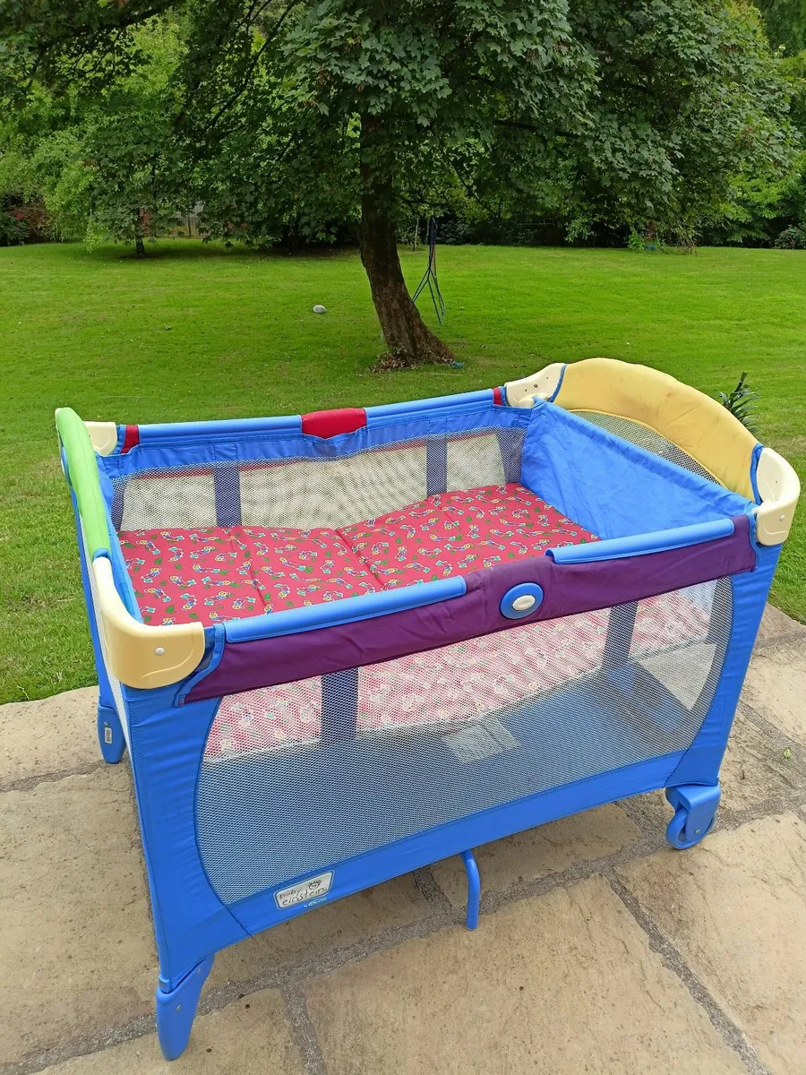 Baby travel cots - Image 2