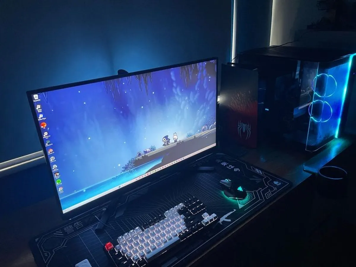Samsung Odyssey G7 LS28BG700EPXXU 28" 4K UHD Smart Gaming monitor with Speakers - Image 4