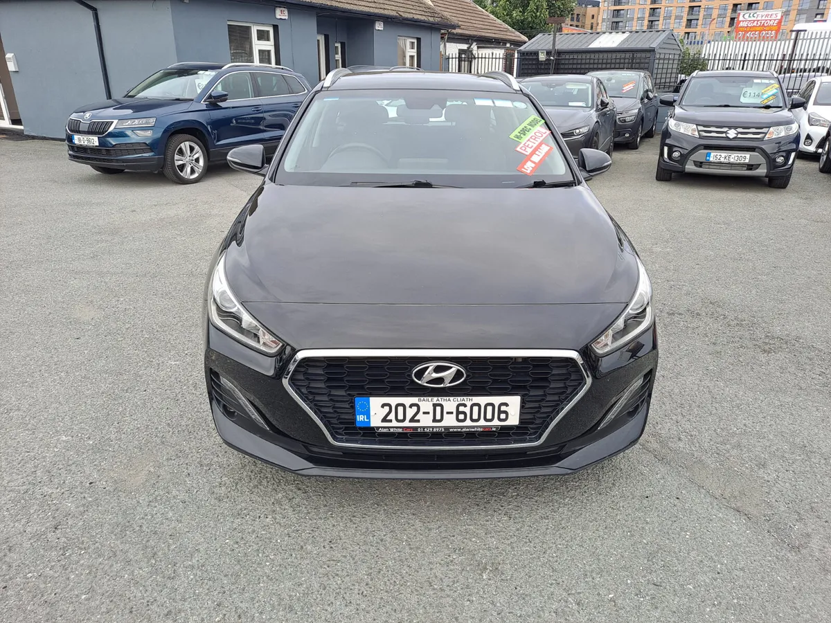 Hyundai i30 DELUXE TOURER (ONE OWNER/FSH) - Image 3