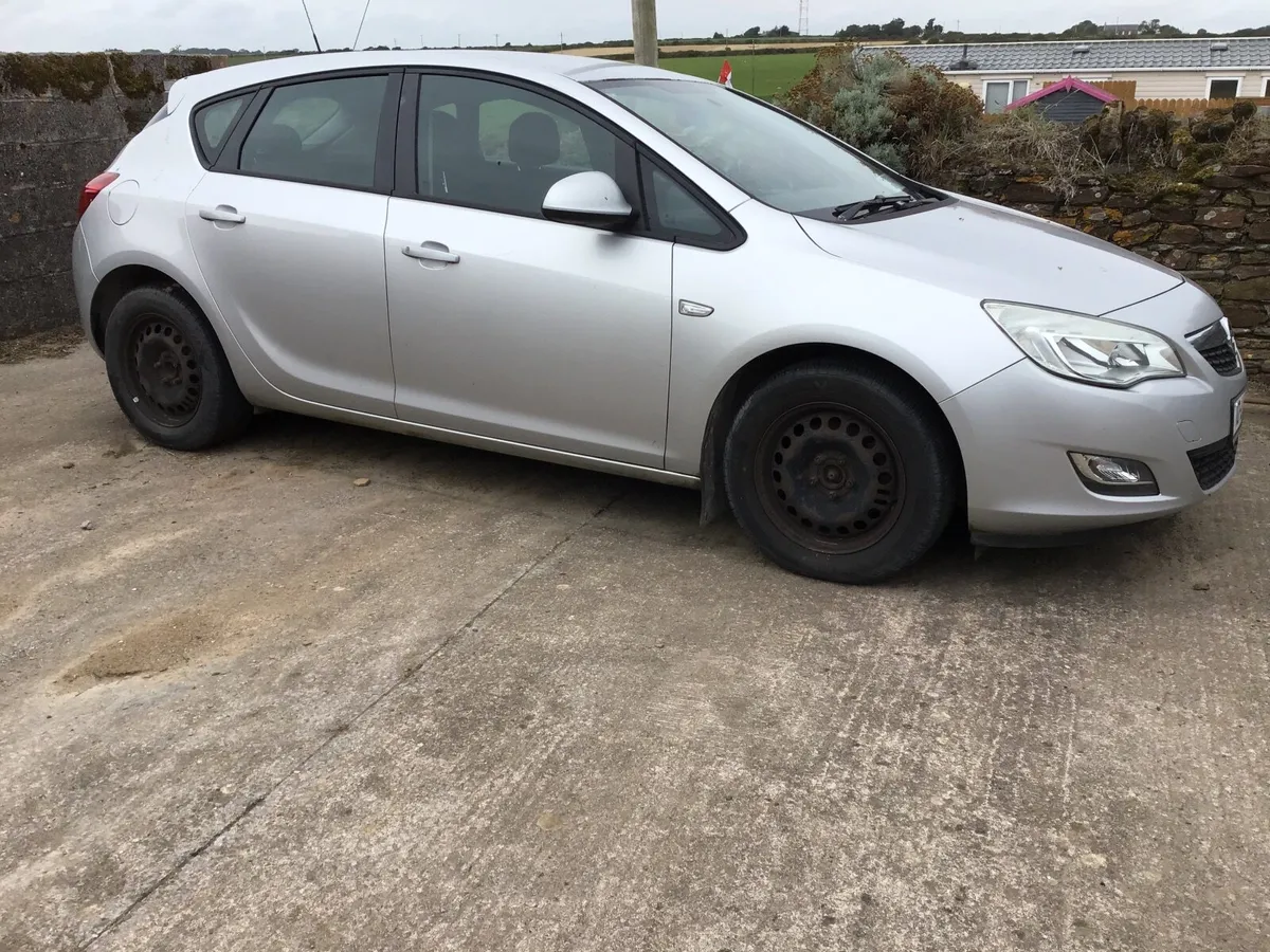Opel Astra 2010 - Image 1