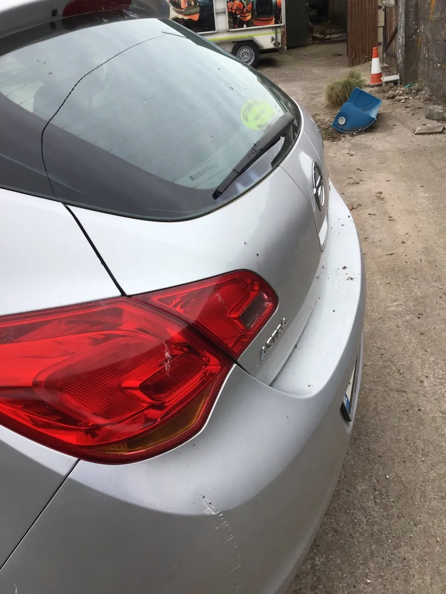 Opel Astra 2010 - Image 2