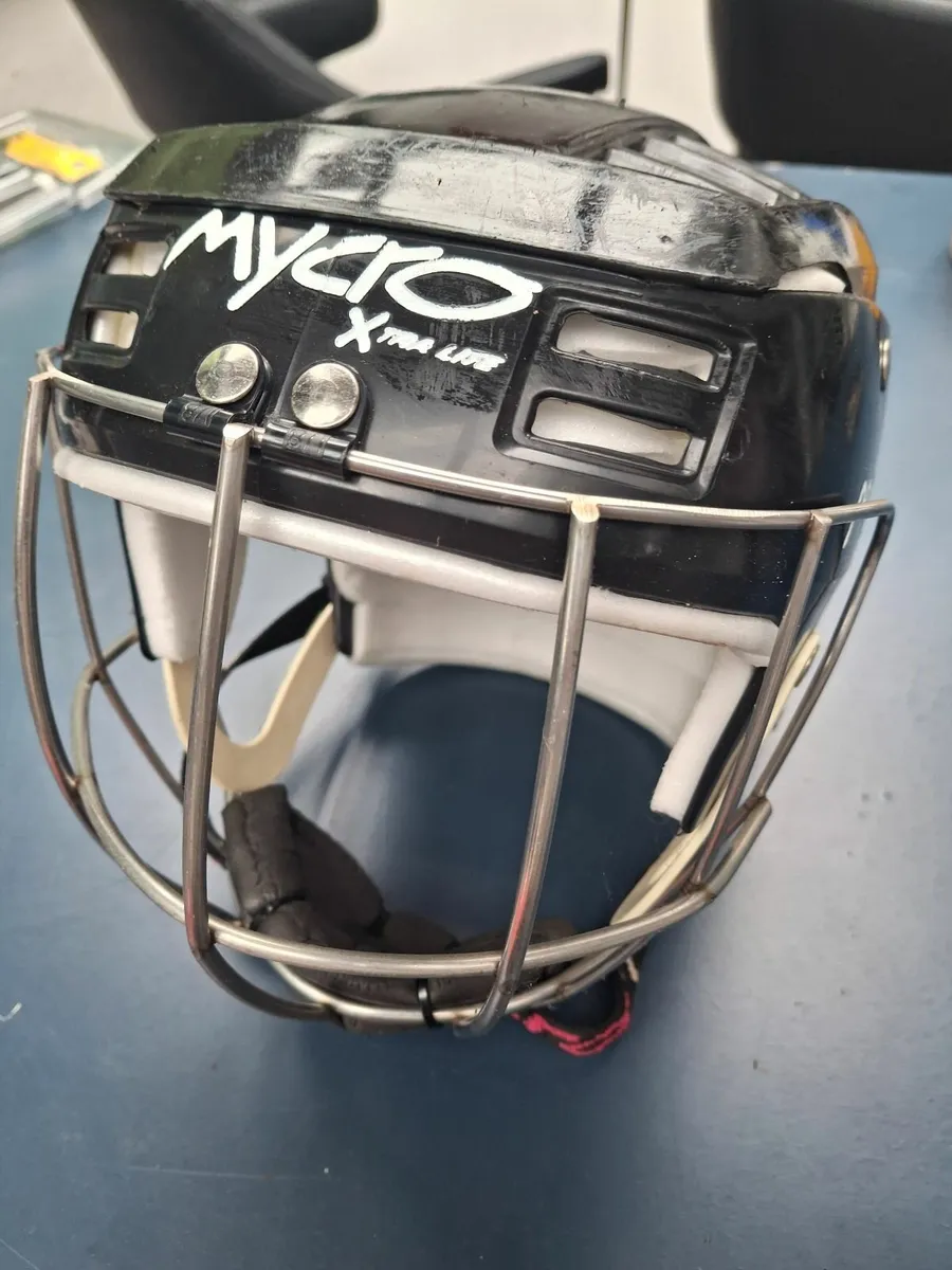 Hurling helmet - Image 3