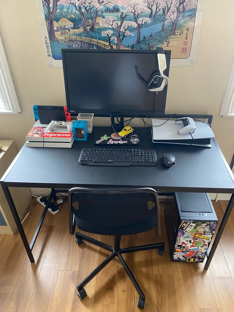 Desk and chair - Image 1