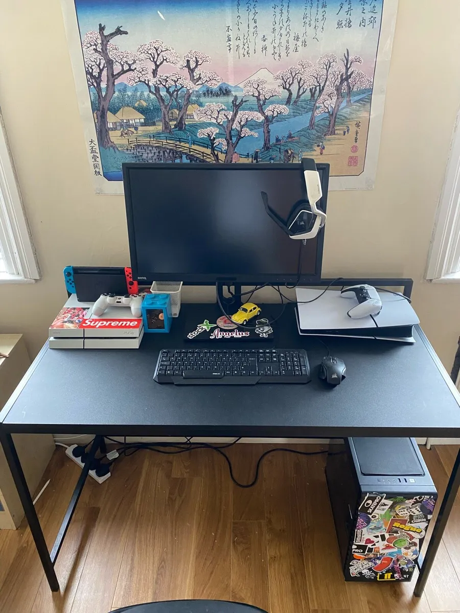 Desk and chair - Image 3