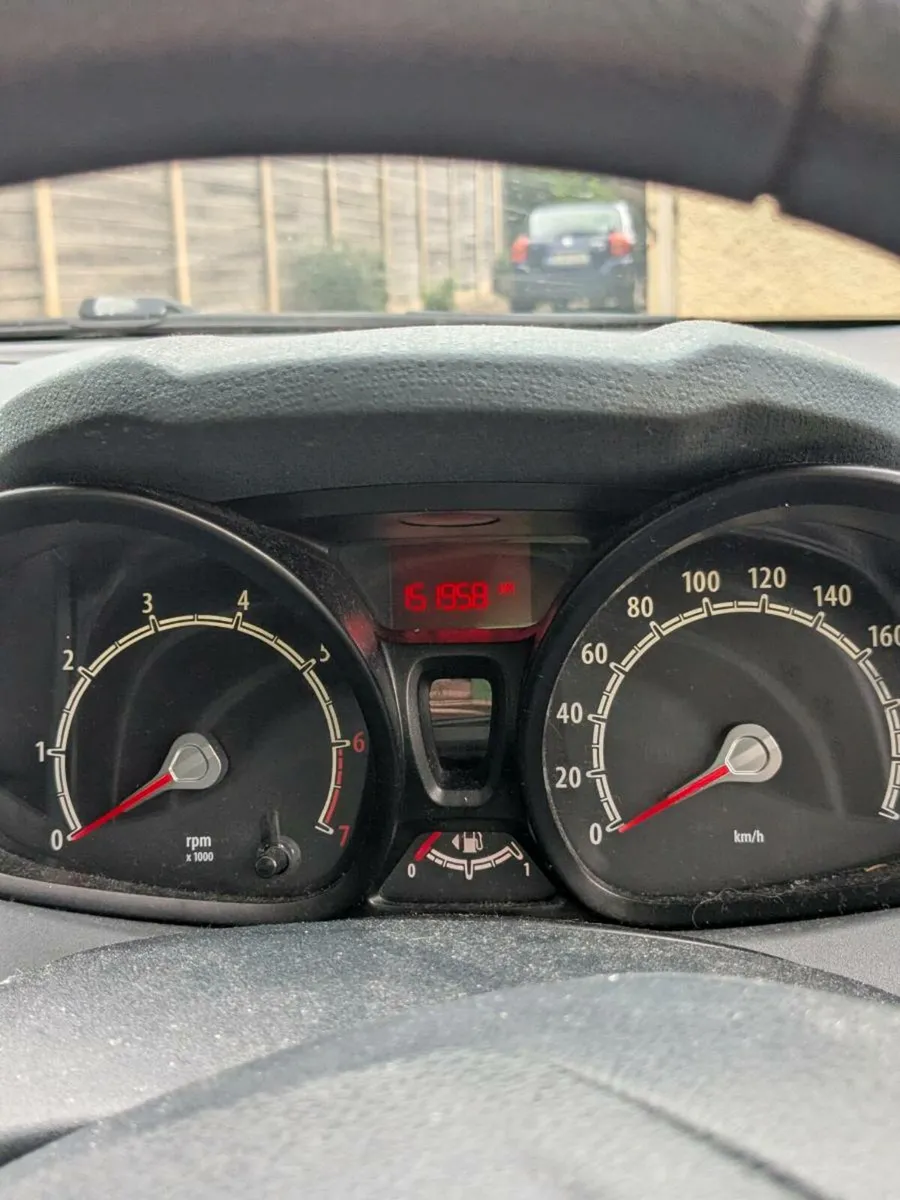 Ford fiesta 1.2 litre petrol 2010 - Image 3