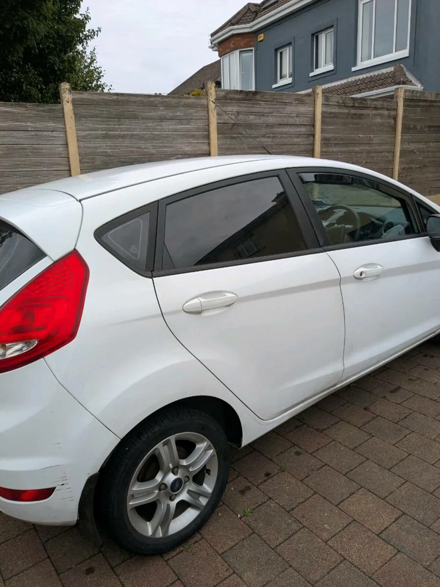 Ford fiesta 1.2 litre petrol 2010 - Image 4