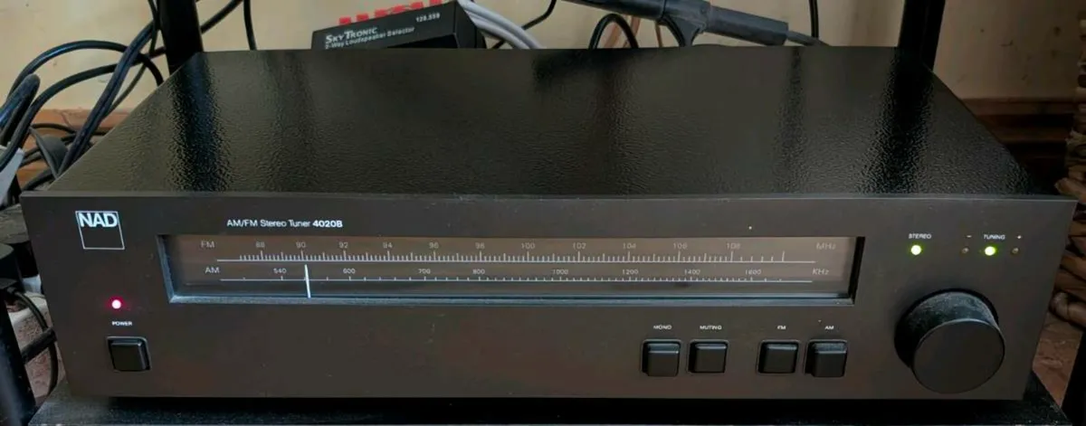 NAD HiFi tuner