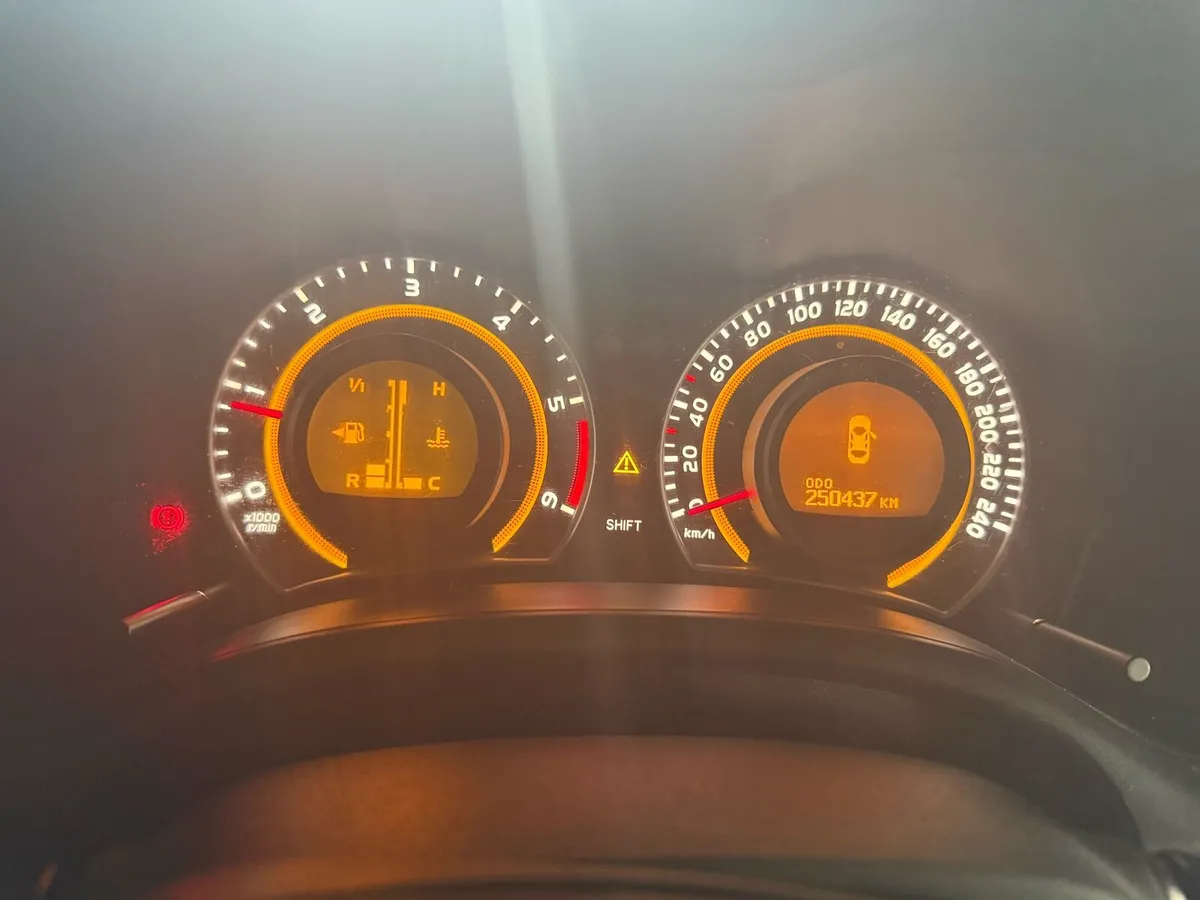 Toyota corolla 2012 - Image 2