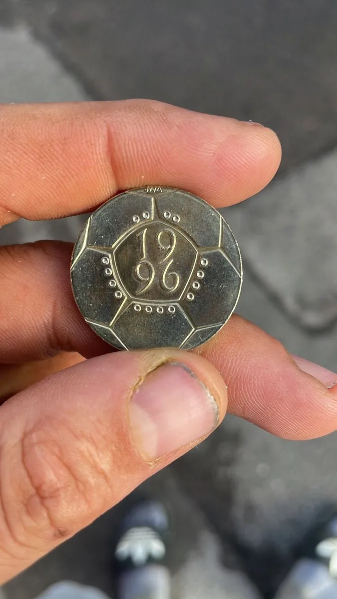 4 22 carat gold coins - Image 1