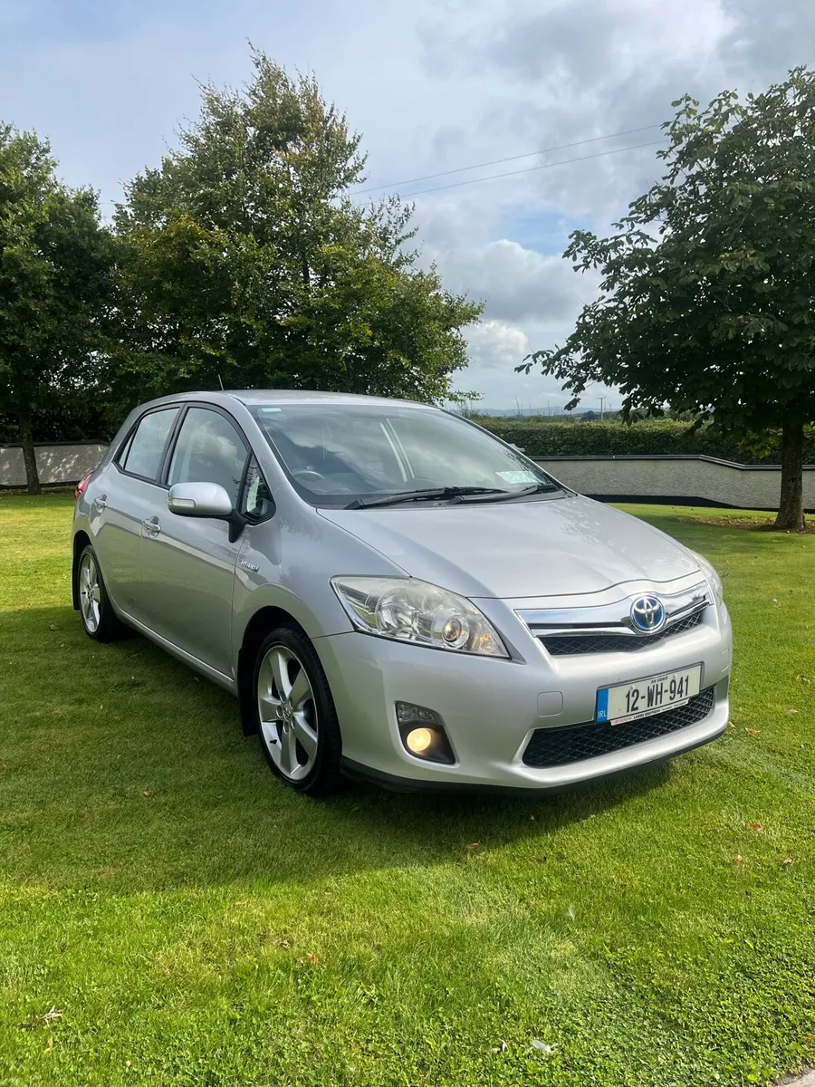 Toyota Auris Hybrid - Image 1