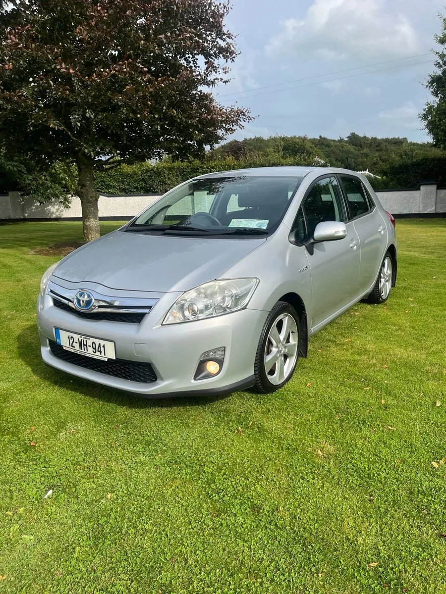 Toyota Auris Hybrid - Image 2