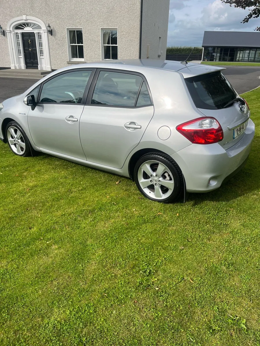 Toyota Auris Hybrid - Image 3