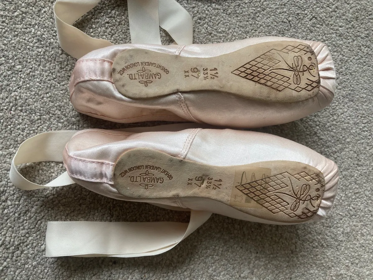 Ballet Pointe shoes Size 1.5 - Image 2