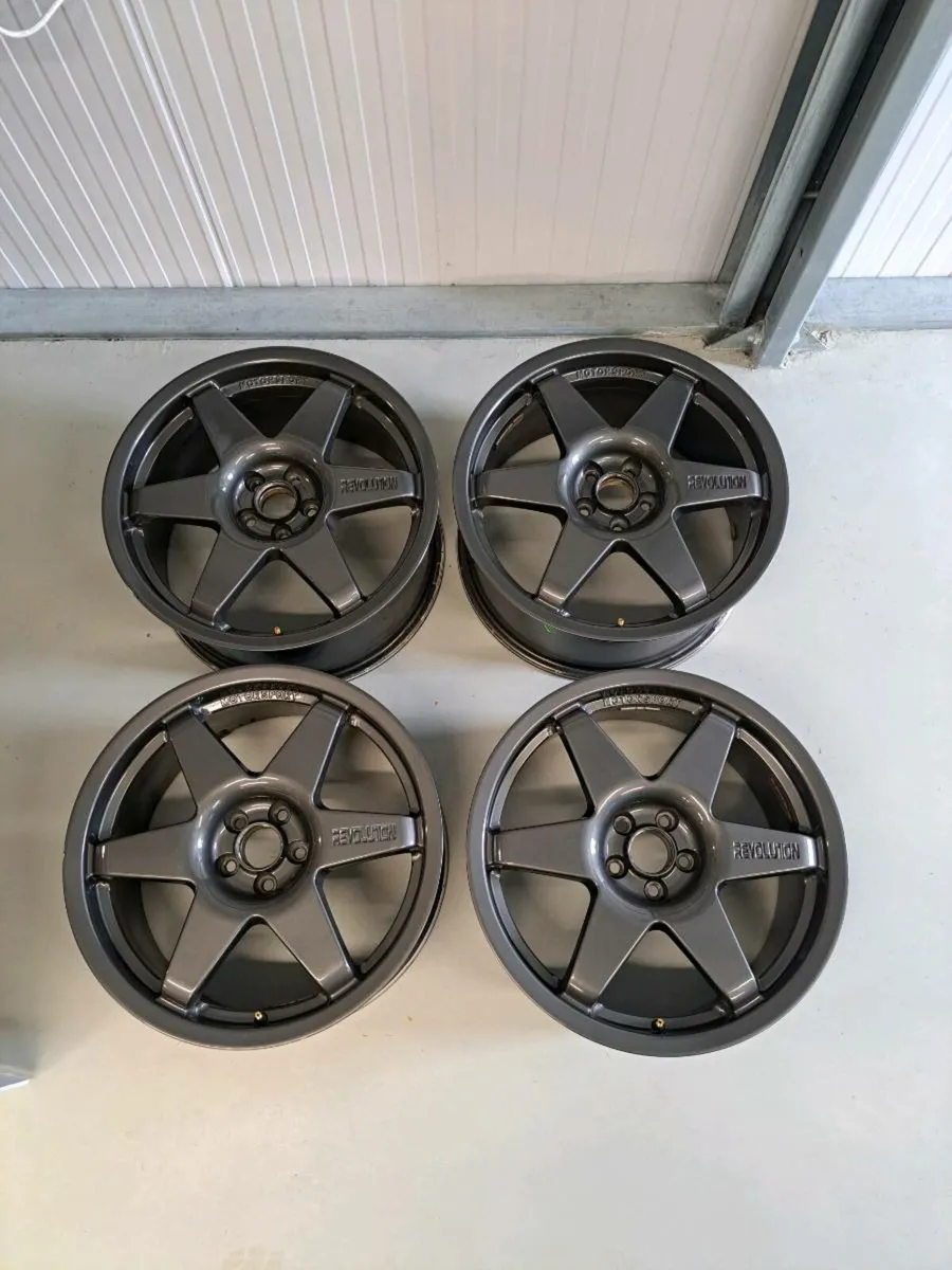 18" Revolutions - Image 1