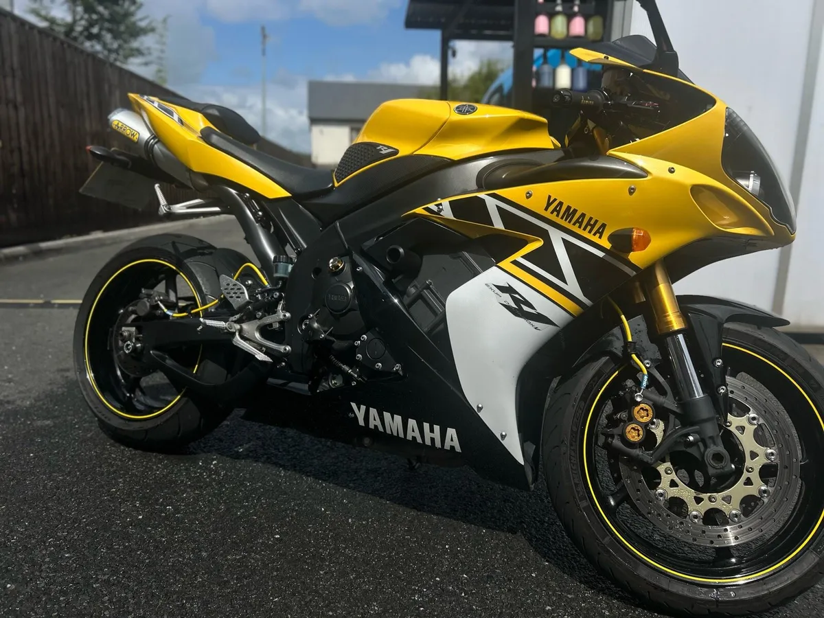 Yamaha R1 - Image 4