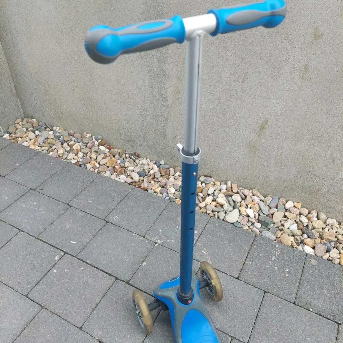 Globber 3-Wheel Kids Scooter – Blue - Image 3