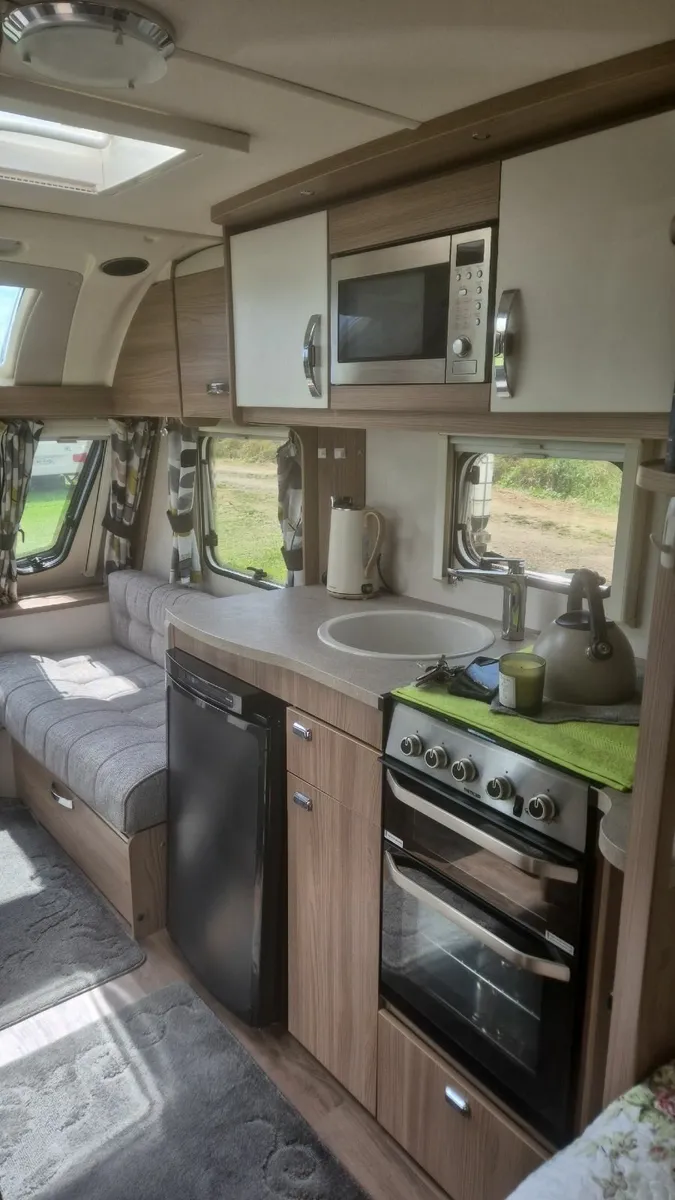 Caravan - Image 4