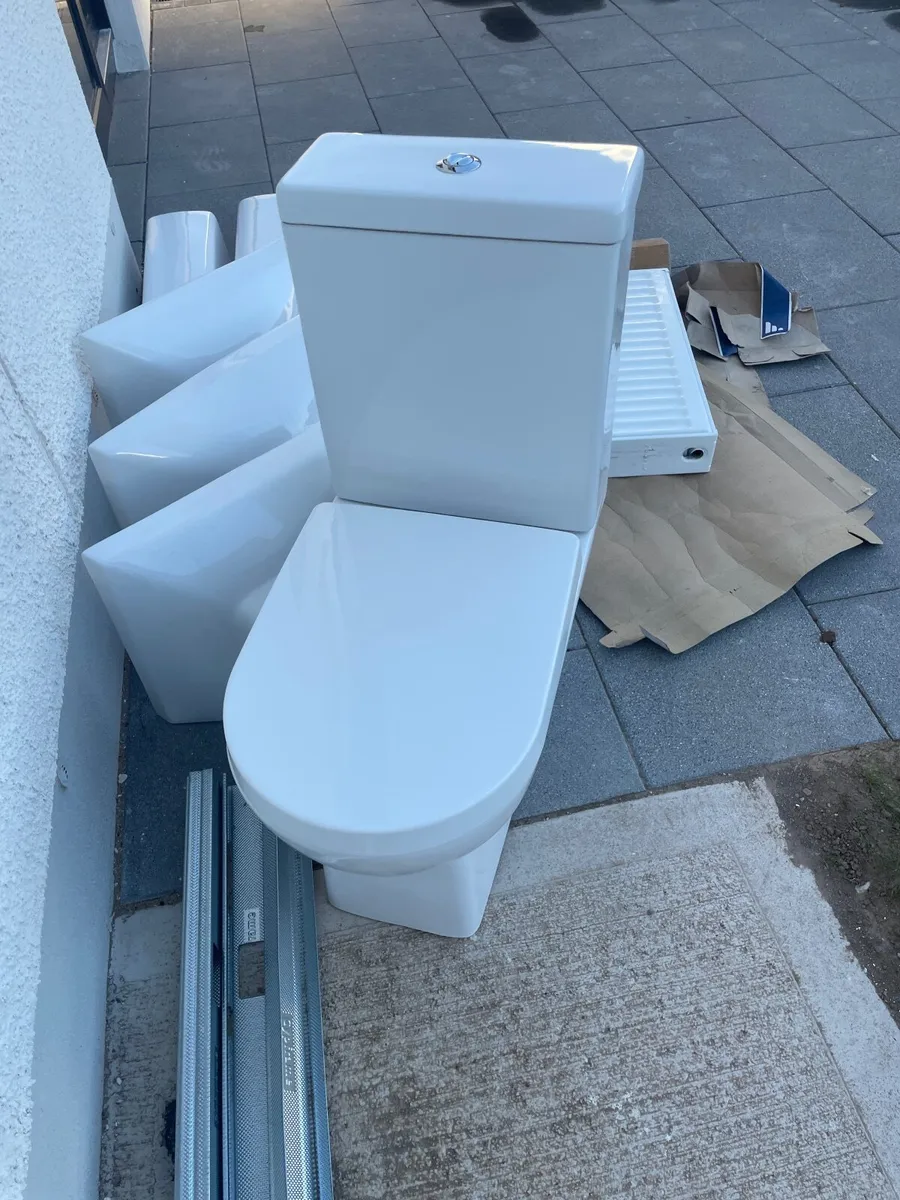 Toilet - OSLO C/C Cistern & pan, including seat - Image 3