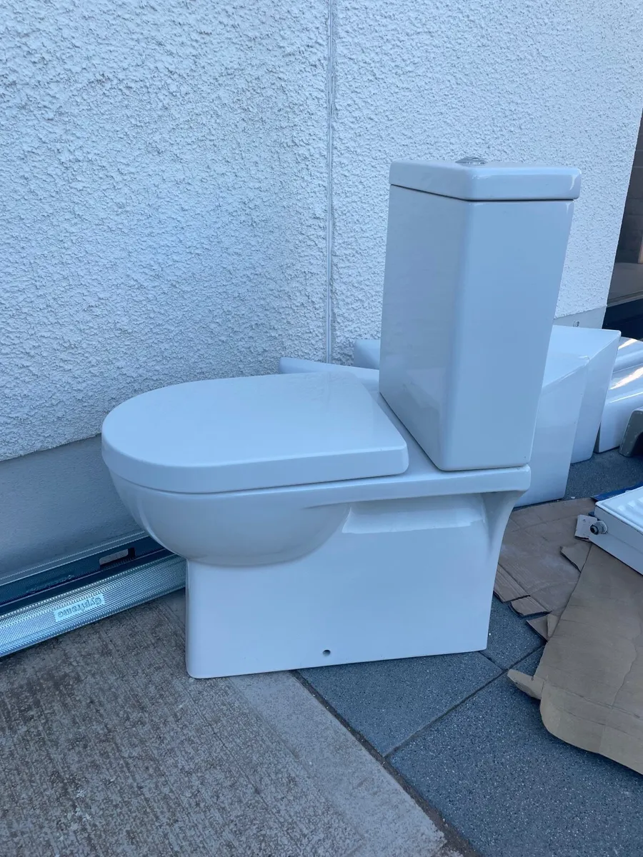 Toilet - OSLO C/C Cistern & pan, including seat - Image 4