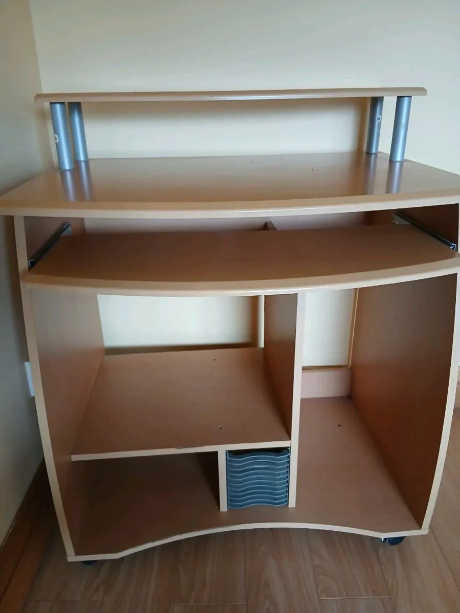 Computer/Work desk - Image 1