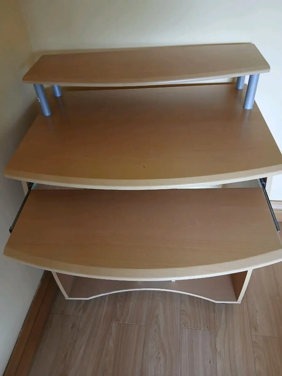 Computer/Work desk - Image 2