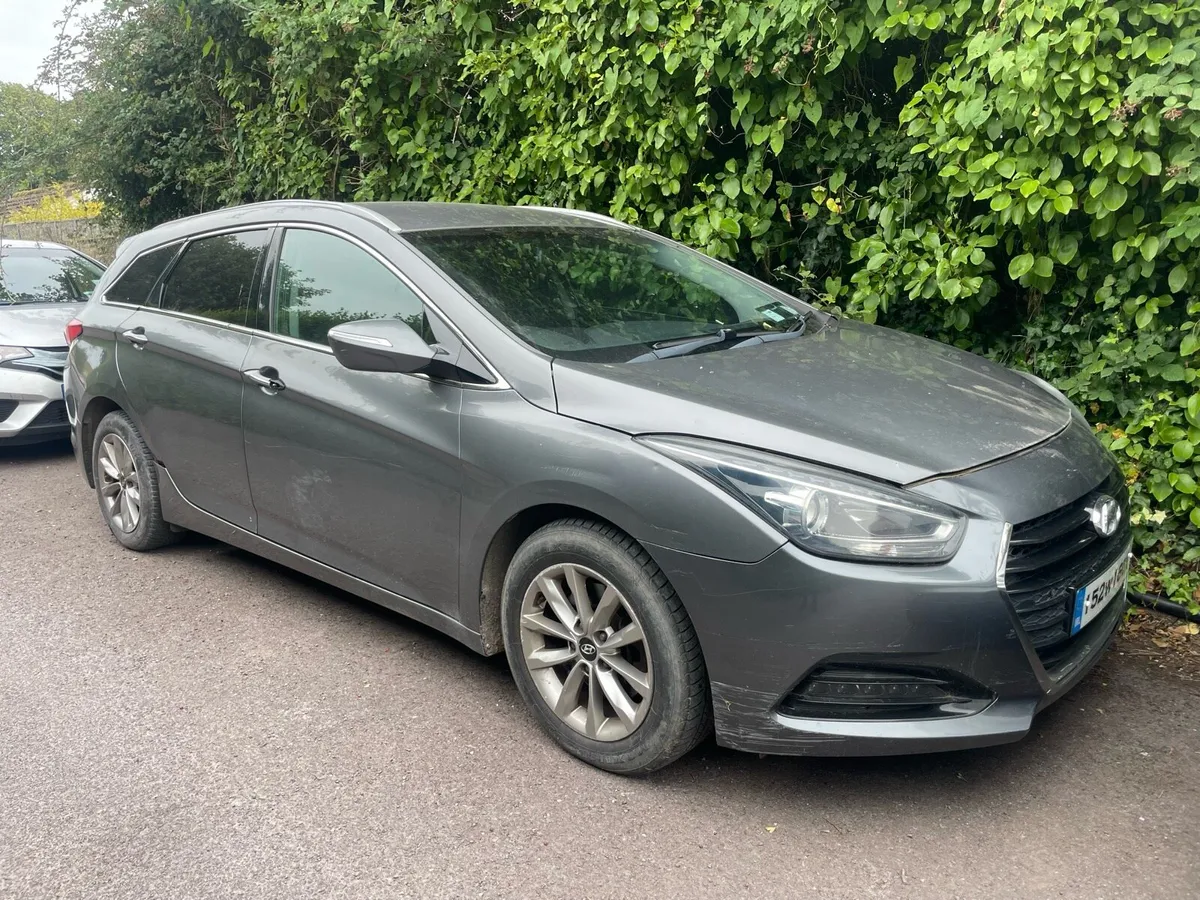 Hyundai i40 Breaking