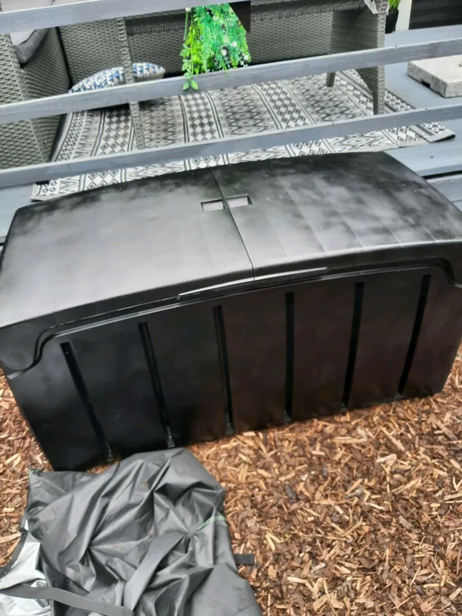 Outdoor storage box - Image 1