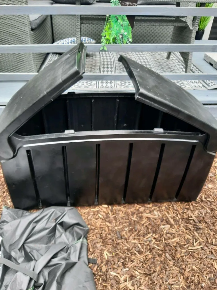 Outdoor storage box - Image 2
