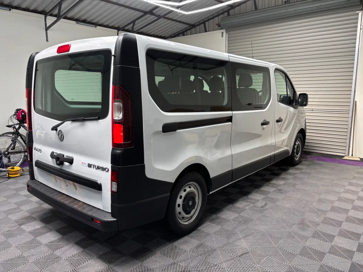 2016 VAUXHALL VIVARO 9 SEATER - Image 4