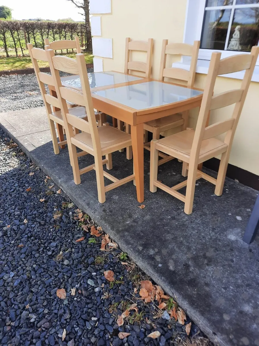 Kitchen table and chairs - Image 4