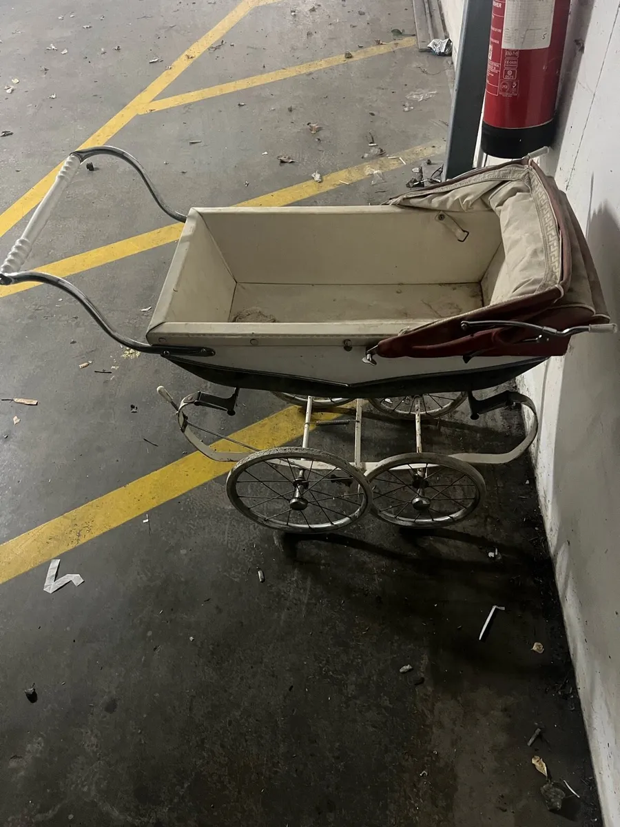 Antique pram - Image 2