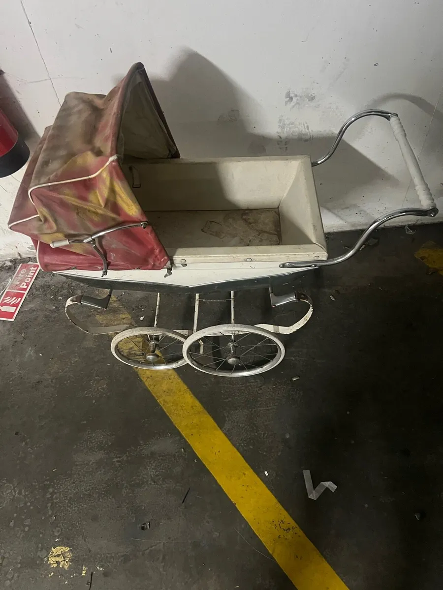 Antique pram - Image 1