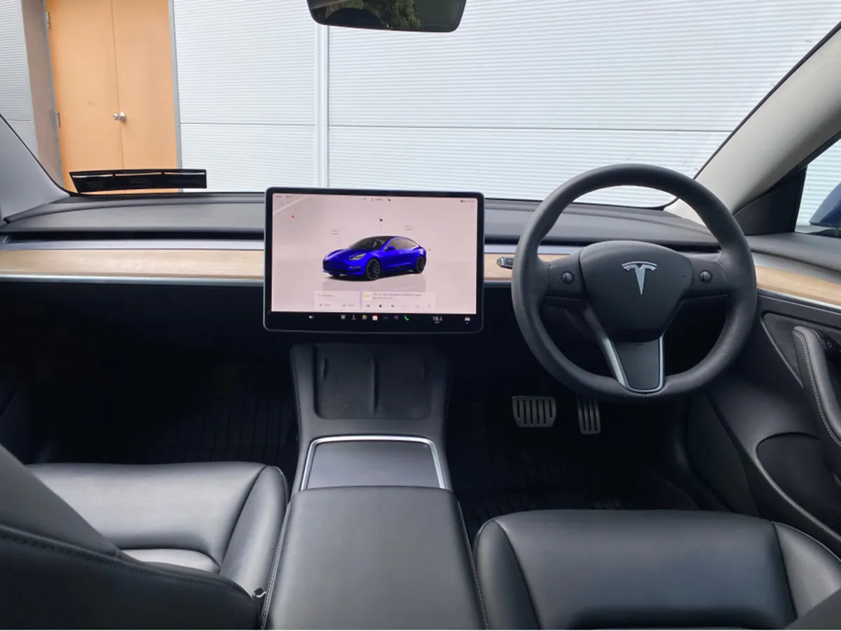 Tesla Model 3 PERFORMANCE AWD 4DR AUTO - Image 3