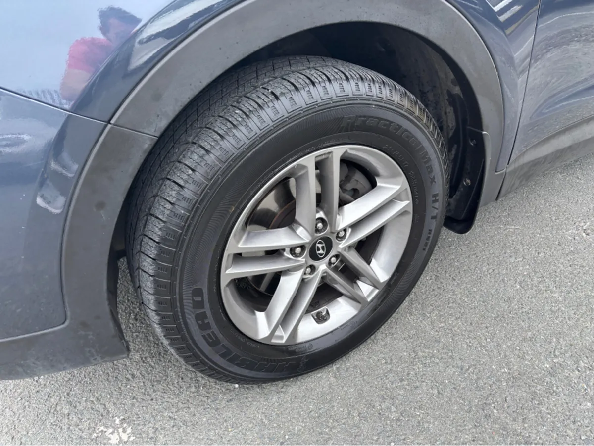 Hyundai Santa Fe EXECUTIVE 4WD 5DR 7 seater - Image 3