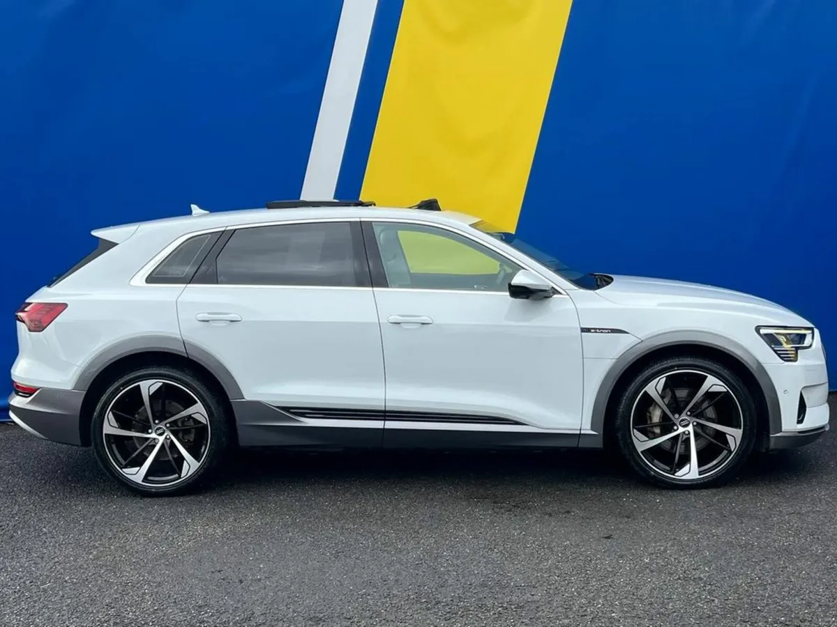 Audi e-tron 55 QUATTRO // PANORAMIC SUNROOF // LON - Image 4