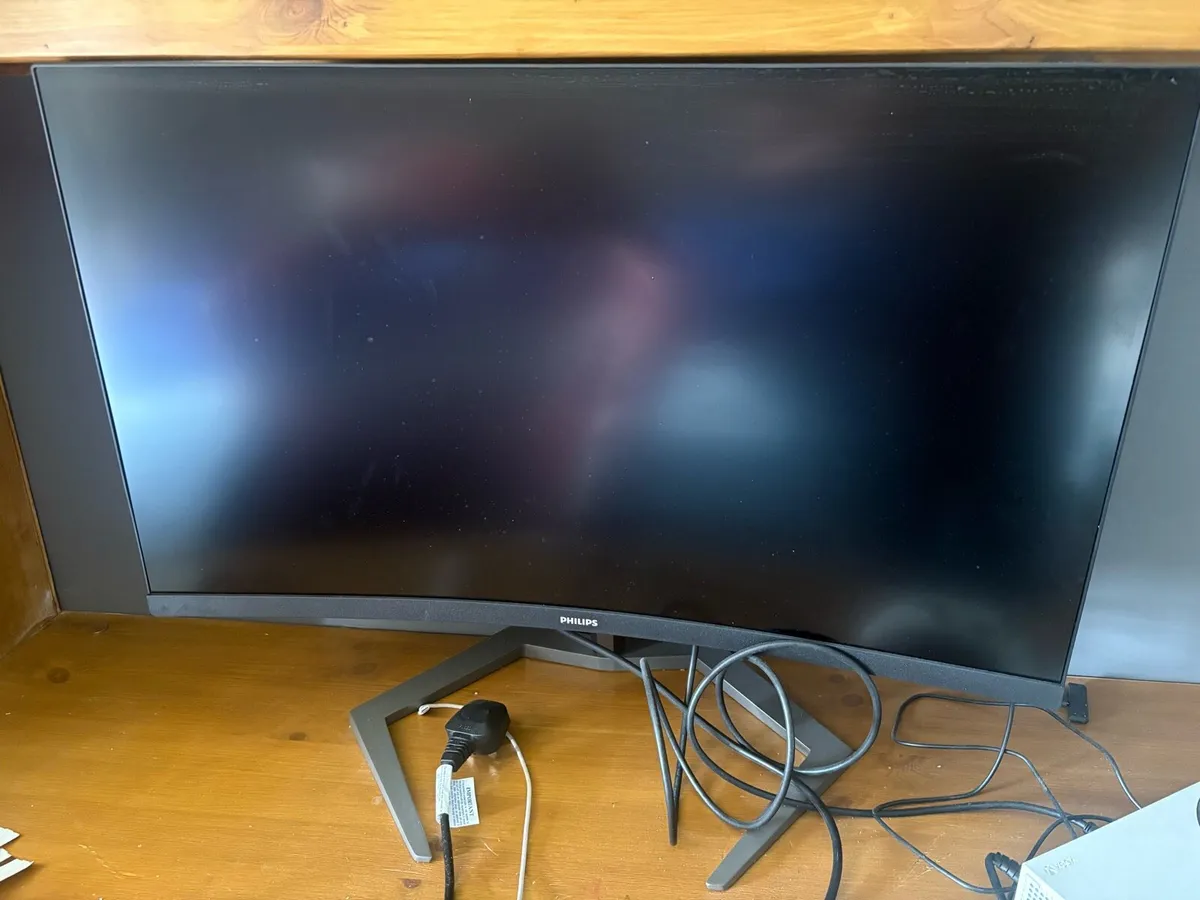 Curved Philips monitor - Image 1