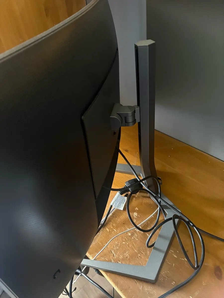 Curved Philips monitor - Image 2